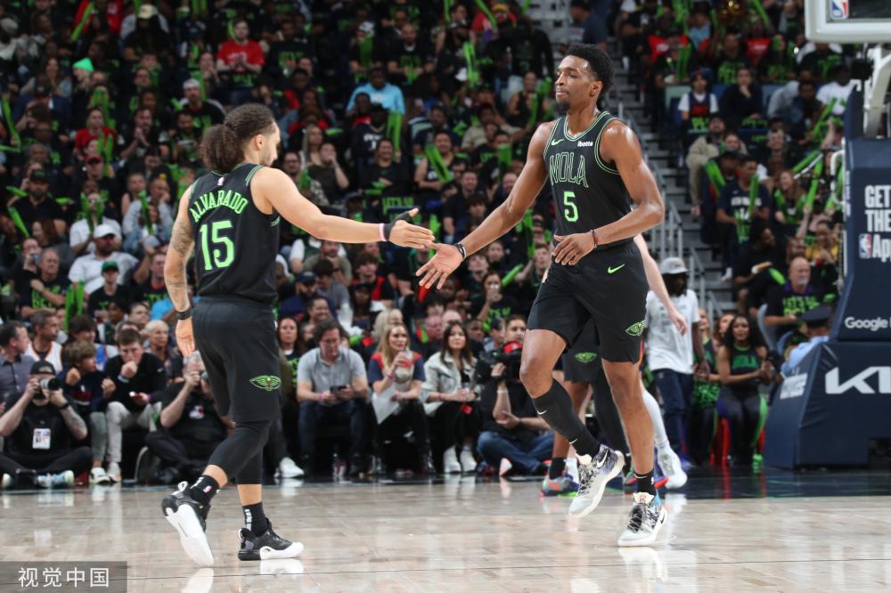 紧抱住他 紧抱住他