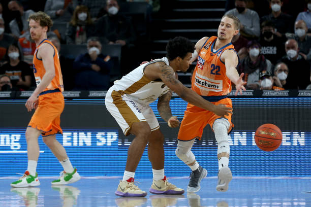 作为罗德里 作为罗德里